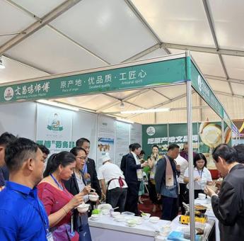 “文昌鸡师傅”应邀参加“柬埔寨-中国美食展”